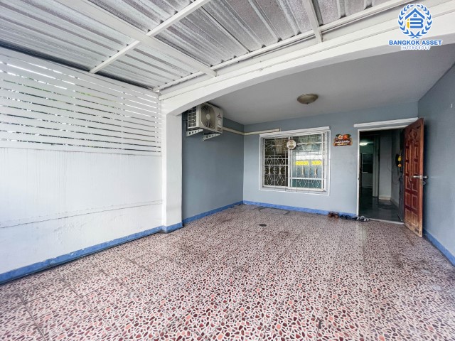 *****ทาวน์เฮ้าส์มือสอง ม.เคซี รามอินทรา3 หทัยราษฎร์ เนื้อที่กว้าง 16.10 ตร.ว. ฟังก์ชัน 2 ห้องนอน 2 ห้องน้ำ 1 ที่จอดรถ สภาพดีพร้อมเข้าอยู่ ใกล้ตลาดประจำหมู่บ้าน โครงการบนทำเลเดินทางสะดวก เชื่อมต่อถนนรามอินทรา ถนนคู้บอน ถนนหทัยราษฎร์  ใกล้จุดขึ้นทางด่วน "จุติโชติ"